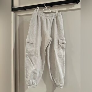 Aritzia Light Gray Cargo Sweatpants - Cozy Pocket Joggers